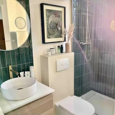1 Entierement Renovee - Vue Sur Les Toits De - 2 Personnes Paris